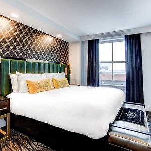 One-Bedroom King Suite